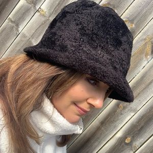 Liz Claiborne black bucket hat